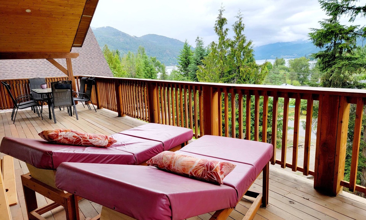 Christina Lake House | Walking distance to Christina Lake, Family friendly for up to 12 people.