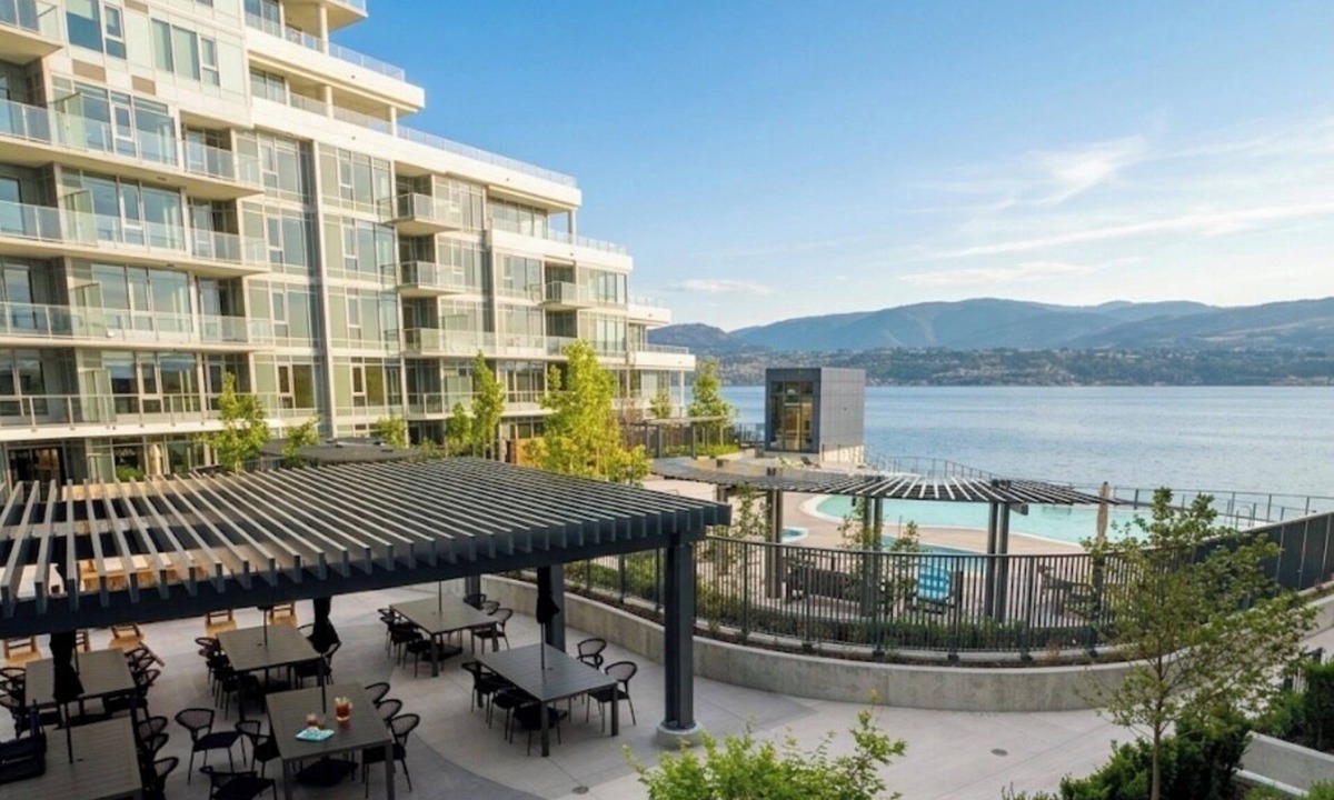 South Pandosy Apartment | Waterfront luxurious 2-bedroom/2 bath apartment in fabulous Kelowna