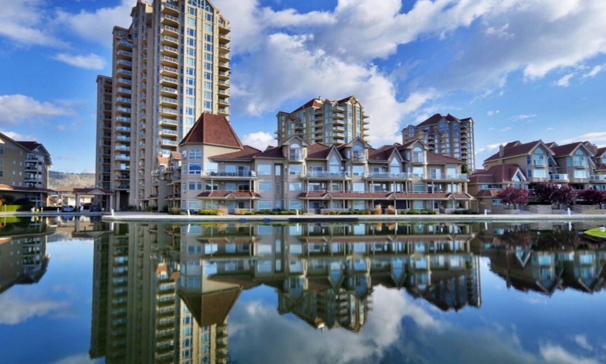 North End Condo | Waterfront, Spacious , 3 bedroom Condo in Heart of Downtown Kelowna