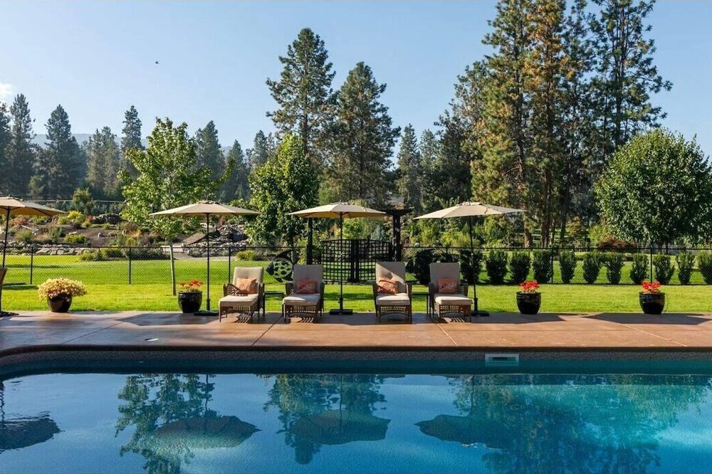 Southeast Kelowna House | Welcome to our exceptional vacation rental property located in the heart of Kelowna