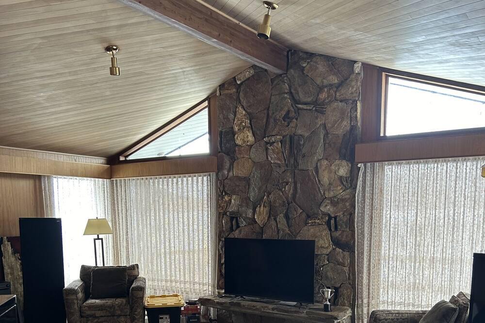 Blind Bay House | Welcome to Summer Camp! Escape to the shores of beautiful Shuswap Lake.