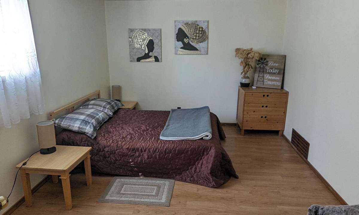 Sicamous Cabin | Welcome to The Taste of The Wilderness Cabin! 3 bedroom, mins away from Marina