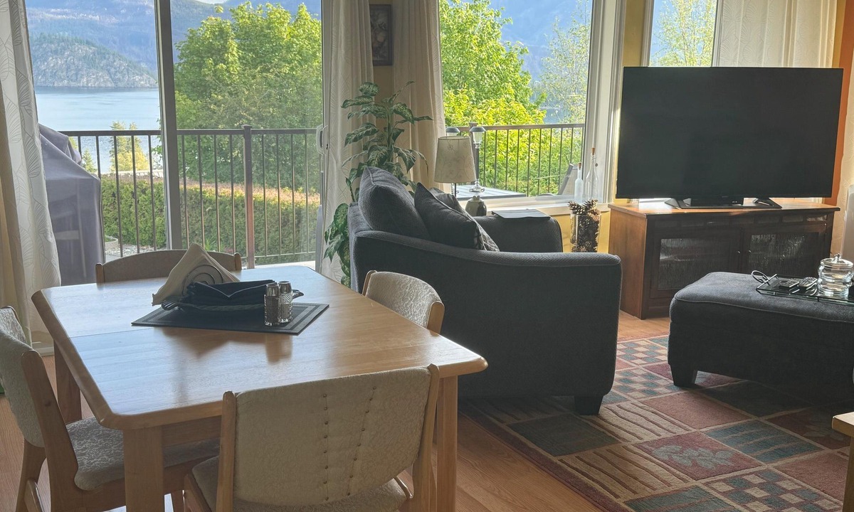 Blind Bay Apartment | Welcome to Therapy Ridge - Carriage House w/Lake Views - Prepare to Breathe!