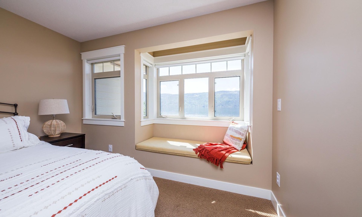 Celista Condo | Welcoming family-friendly lake front condo on the beautiful, sunny Shuswap Lake!