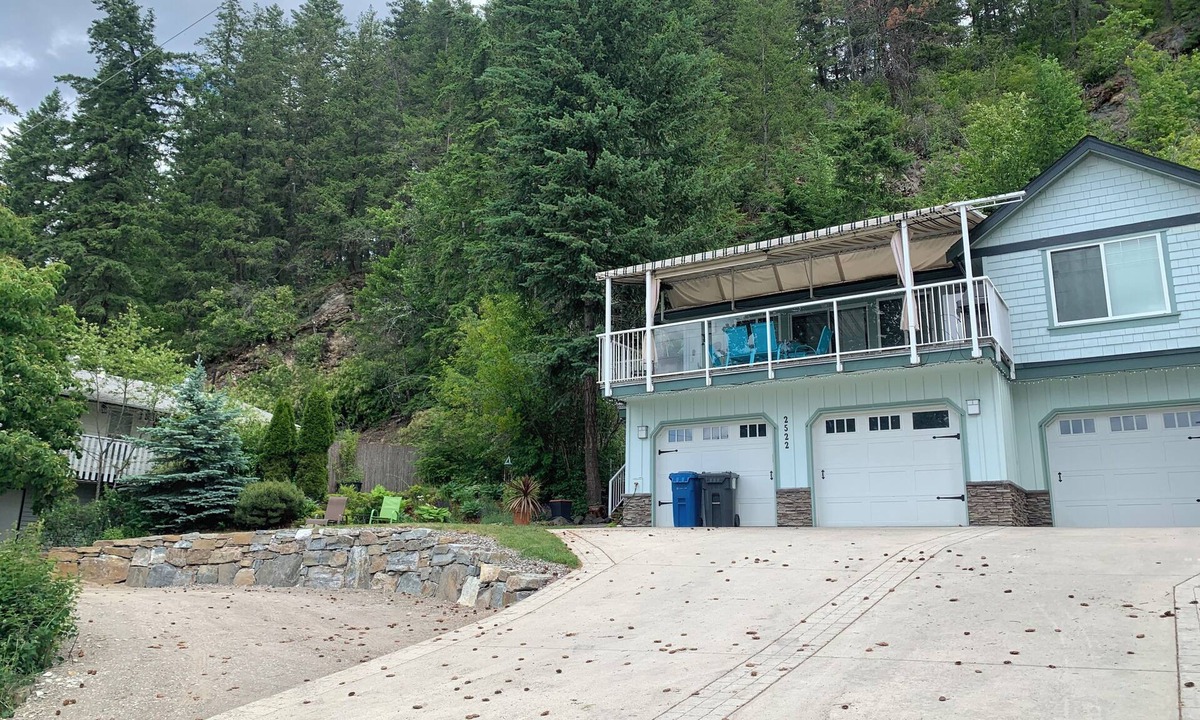Blind Bay House | West facing Waterfront Retreat w/private beach, dock access & private buoy