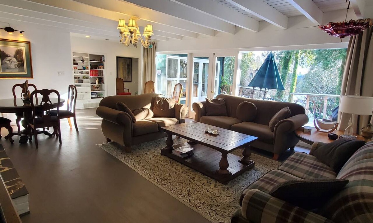 Hollyburn House | West Vancouver 5BR/4BA House | Patio · Garden & BBQ