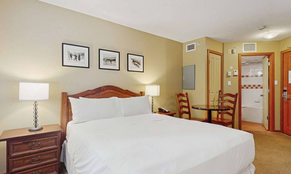 Village North Hotel | Whistler - Cascade Lodge 211