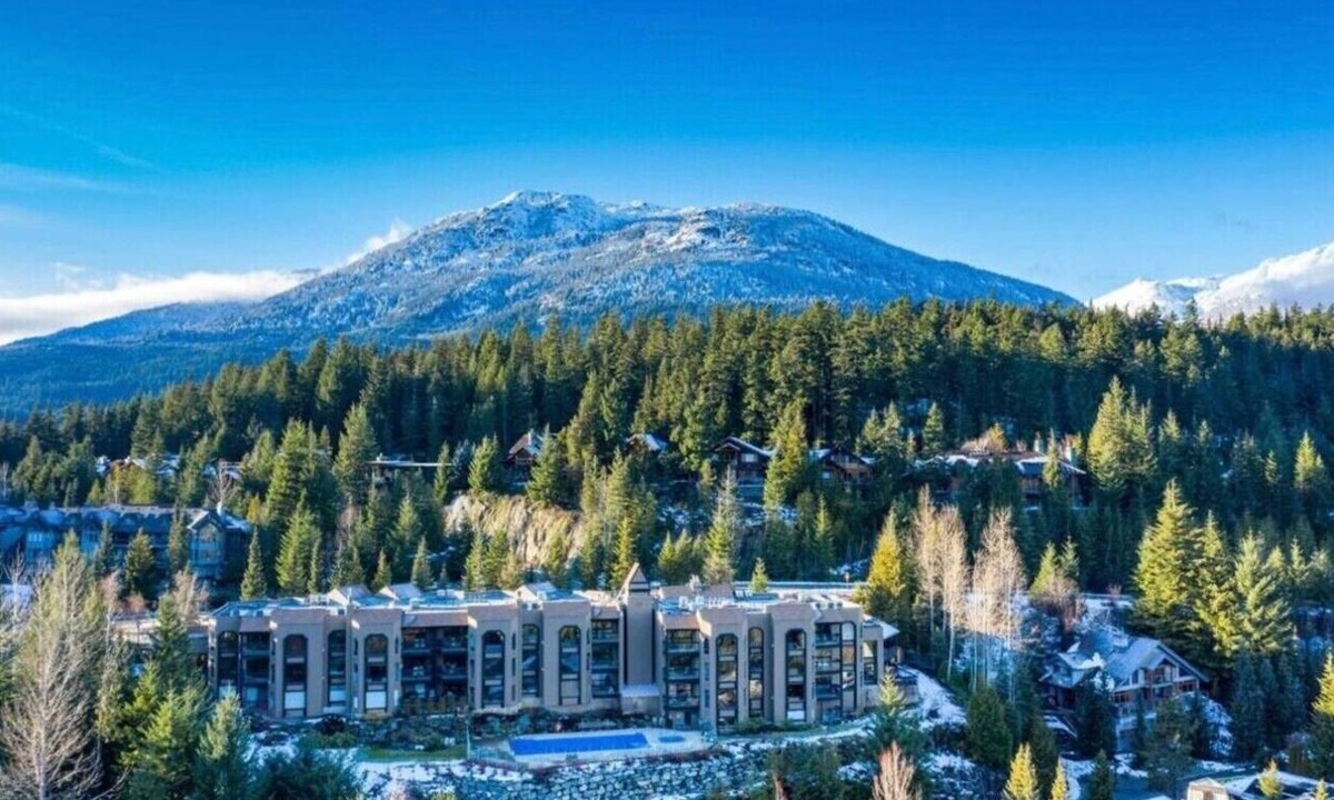 Blueberry Hill Condo | Whistler Retreat with Pool/Hot Tub Free Parking