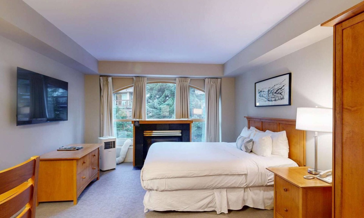Whistler Village Hotel | Whistler - Whistler Peak Lodge 3304