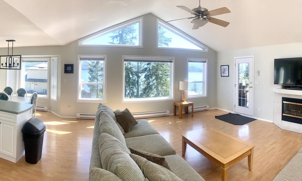 Celista House | "WILD SIDE" Duplex - Semi-Waterfront - Shuswap Lake