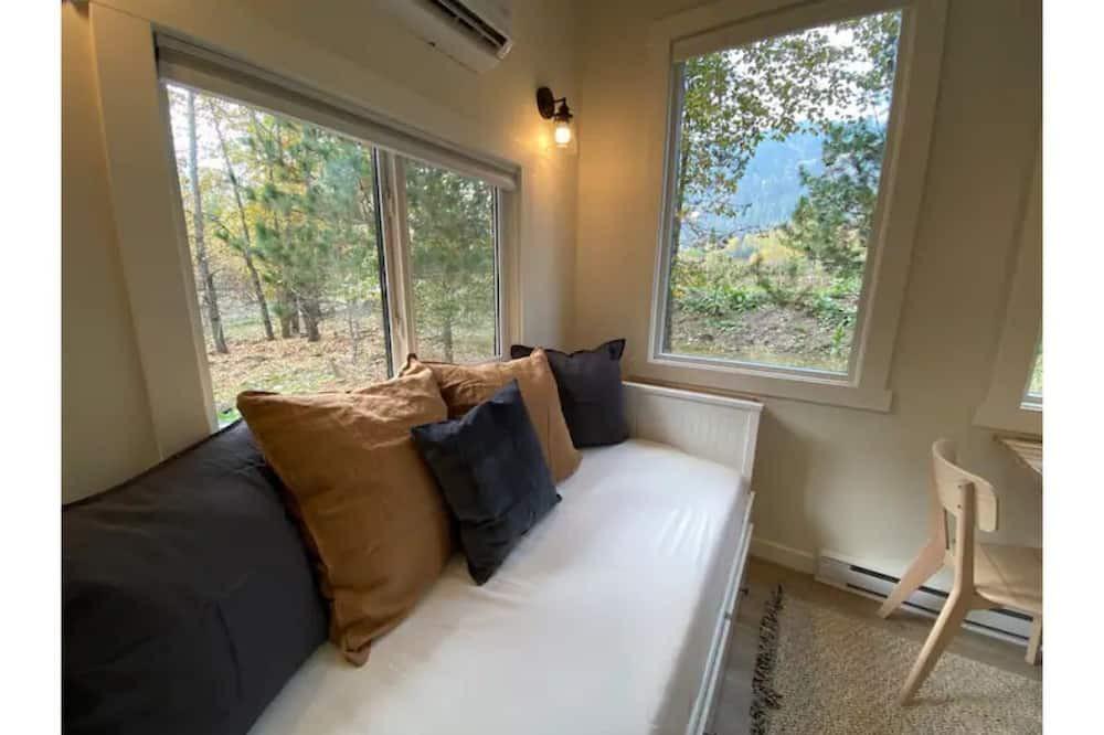 Beasley Cottage | Wild Woods Creek Cottage near Whitewater Ski Hill with hot tub
