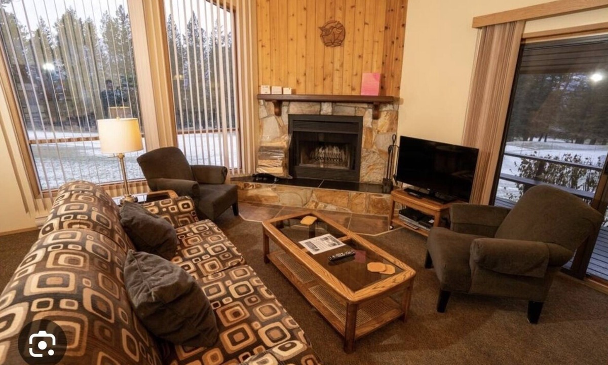 East Kootenay Resort | Winter in the sought after Fairmont Hot springs mountain side.nSleeps 6 adults