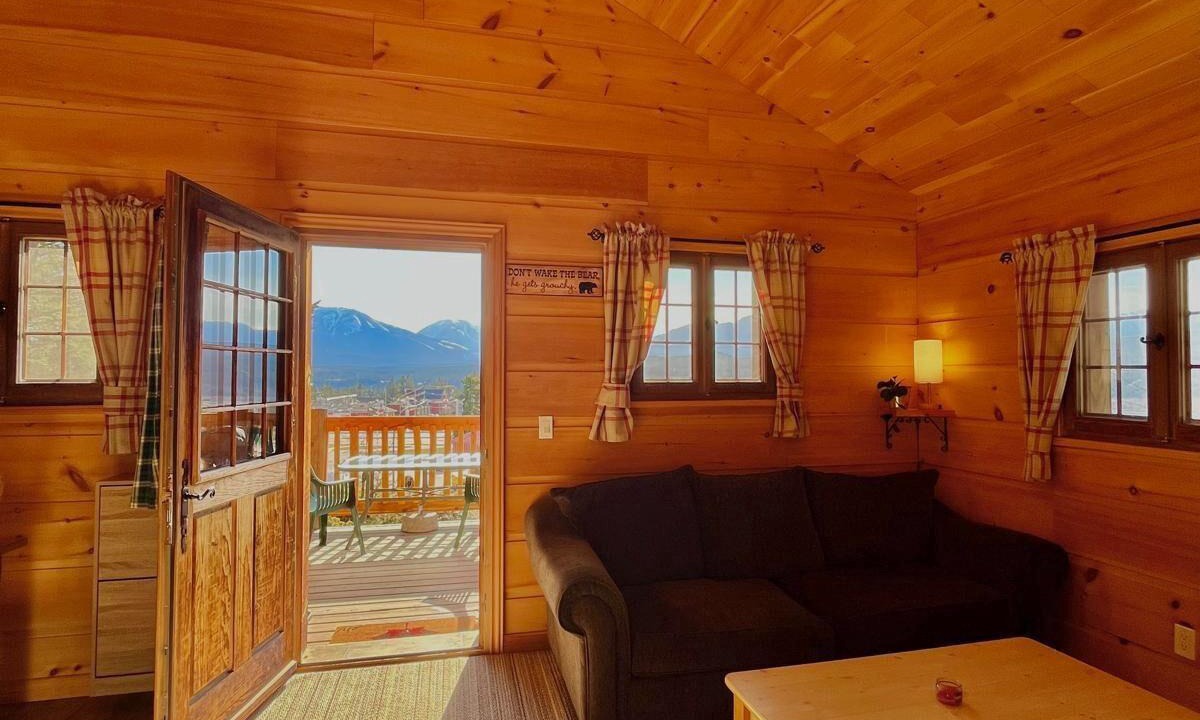 East Kootenay Hotel | Woodland Comfort in Radium – 2BR Suite in Mountain Lodge