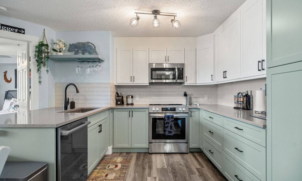 Invermere Apartment | Woodland Haven | Hot Tub | Pool | Central