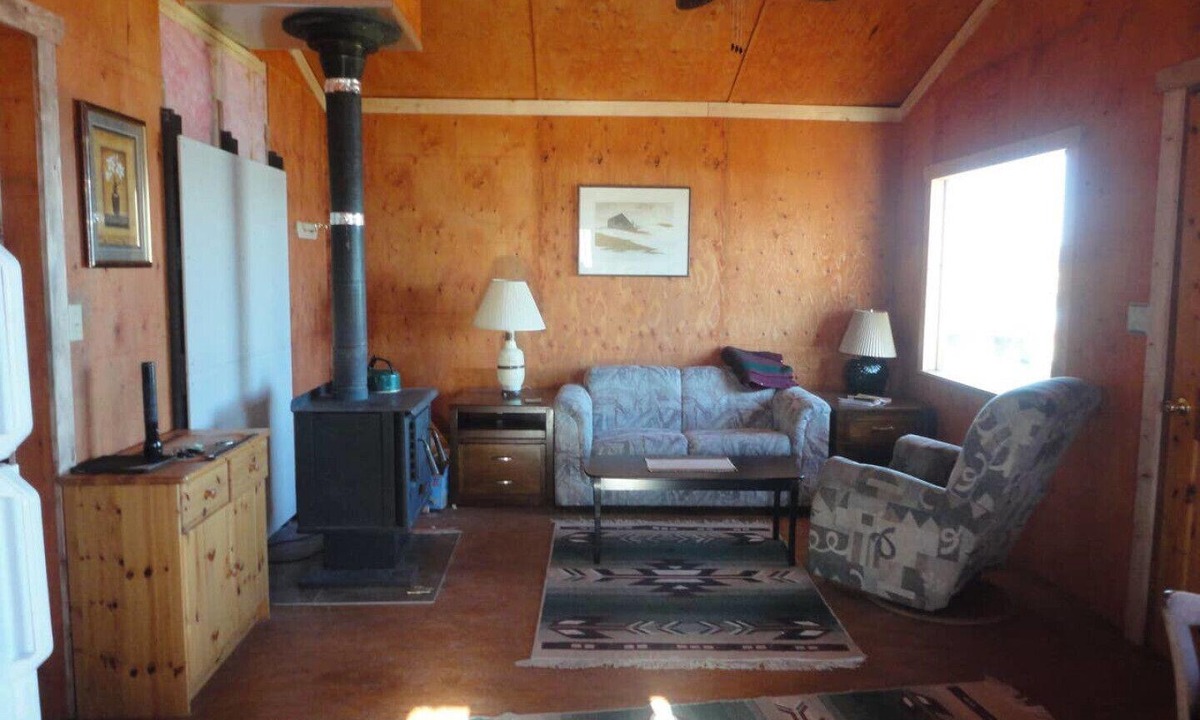Chilanko Forks House | Woodlands Fishin Resort - Bear Cabin on Beautiful Puntzi Lake