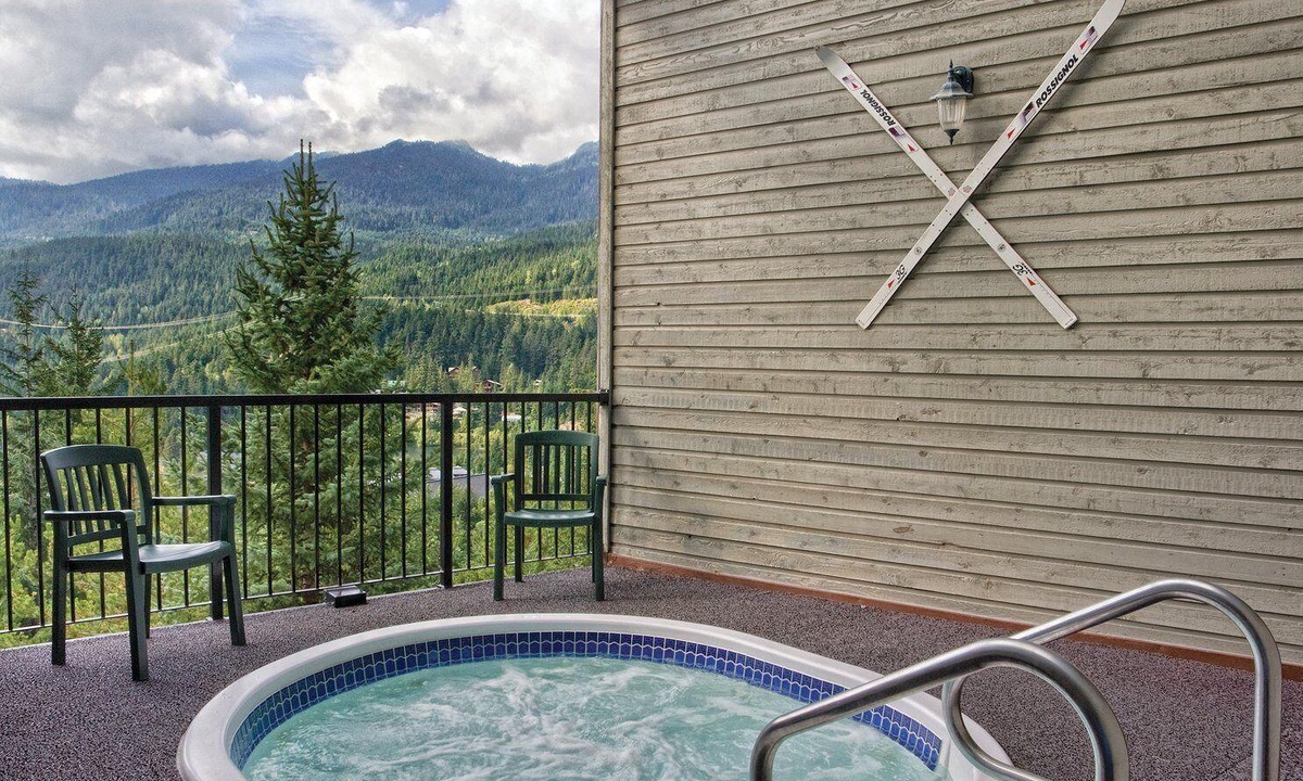 Whistler Creekside Resort | World Class skiing is right here!