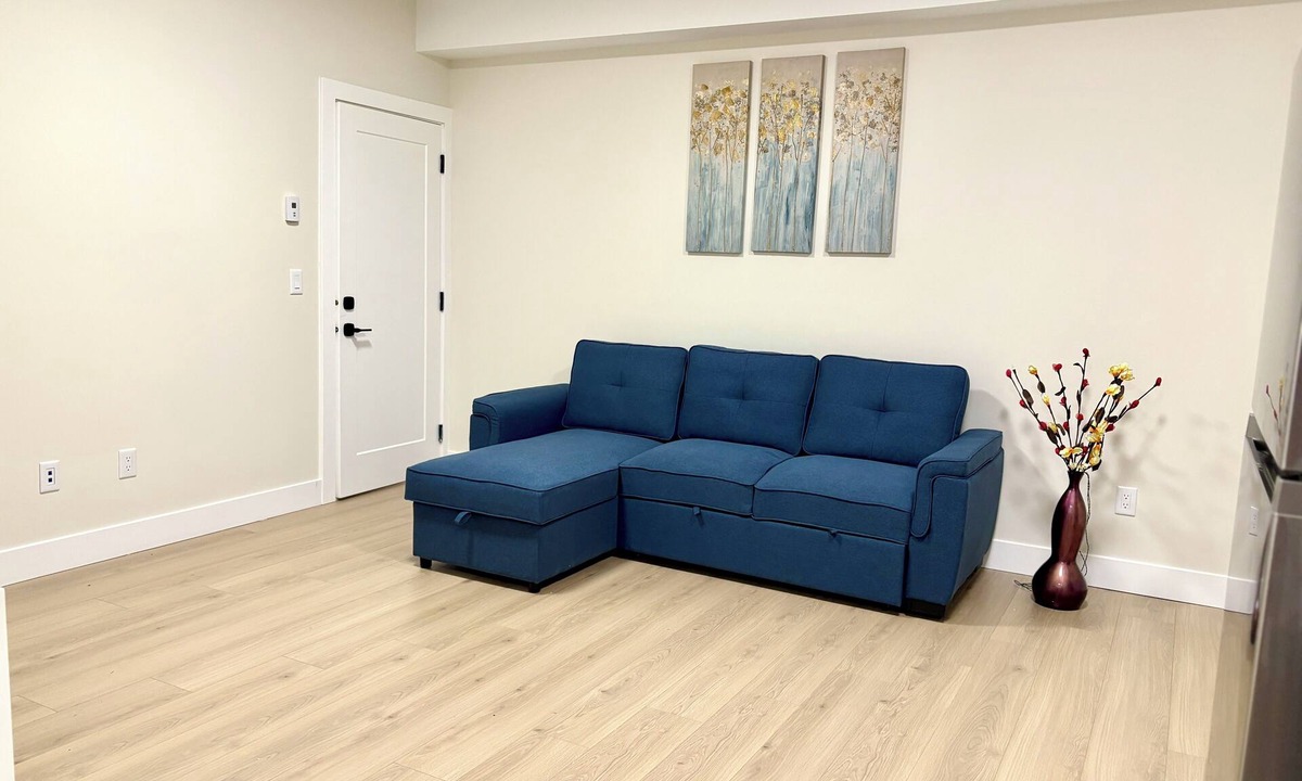 White Rock House | Your White Rock Beach Getaway: 2BR Suite, Modern Living, and Ocean Proximity!
