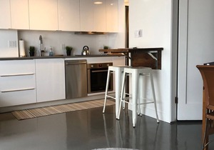 Luxury Downtown Vancouver Condo in Trendy Gastown, w/Private South-facing Deck