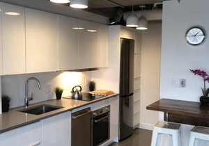 Luxury Downtown Vancouver Condo in Trendy Gastown, w/Private South-facing Deck