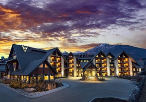 Mountain View Haven! OPEN Pool & Hot Tub, King Bed, A/C, Patio, Stunning Views