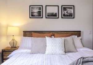 Mountain View Haven! OPEN Pool & Hot Tub, King Bed, A/C, Patio, Stunning Views