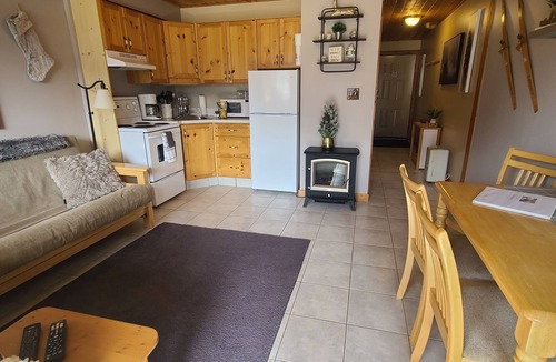 Apex Mountain Condo | 1 bedroom condo w/PRIVATE hot tub & INCREDIBLE mountain views!