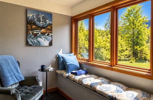 Proctor House | 12 ACRES RETREAT Seclusion in nature - private estate