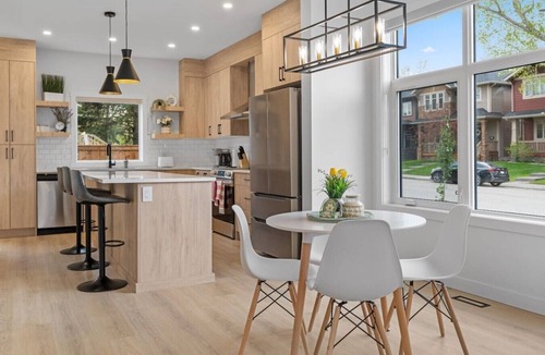 Southwest Calgary Villa | 12 Guests | 2 King Beds | Ping Pong| 6 BR| Garage