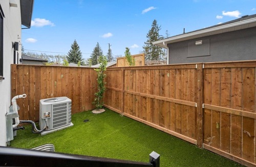 Southwest Calgary Villa | 12 Guests | 2 King Beds | Ping Pong| 6 BR| Garage