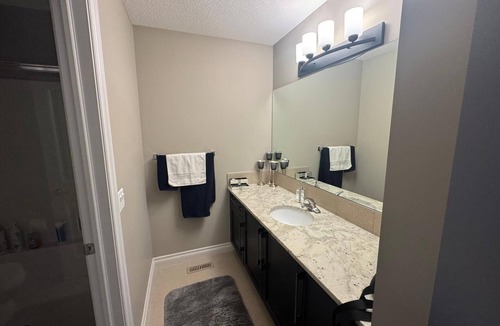 Northwest Calgary Boat Rental | 15 minutes from YYC Airport and 25 minutes from Downtown 3 Bedroom duplex