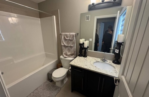 Northwest Calgary Boat Rental | 15 minutes from YYC Airport and 25 minutes from Downtown 3 Bedroom duplex