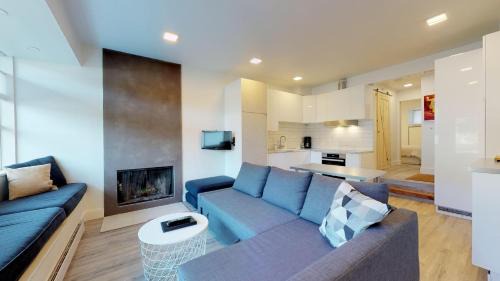 Blueberry Hill House | 1BR and Sofabed at Whistler on the Lake, Lakefront, Serene Setting, Wood Burning Fireplace