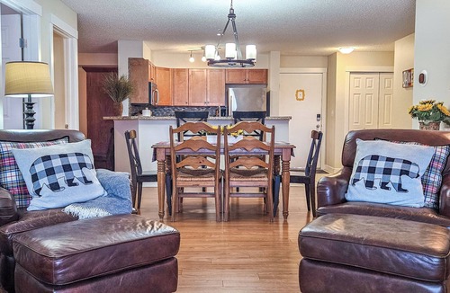 Invermere Apartment | 2 BDRM plus den/Near Lake/Beach 2mins away