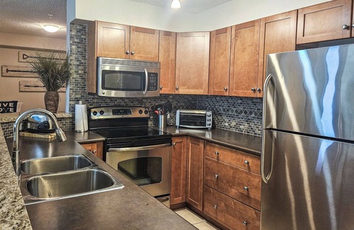 Invermere Apartment | 2 BDRM plus den/Near Lake/Beach 2mins away