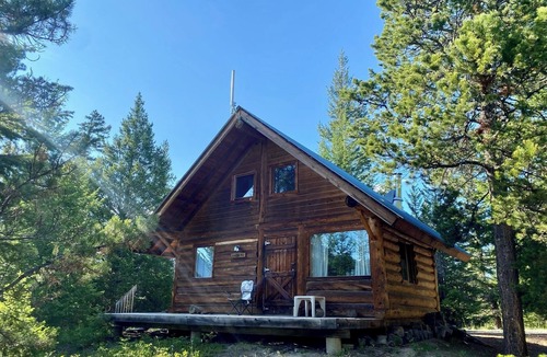 Tatlayoko Lake Cabin | #2 Beautiful modern log cabin in Tatlayoko Valley with an amazing view.