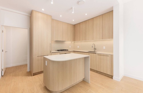 East Side Condo | 2 Bed 2 Bath Brand Immaculate Condo by Transit and Trout Lake