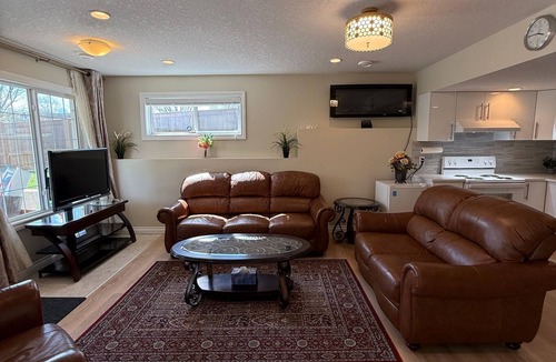 Symons Valley House | 2 Bed Room, 1 Bath, Living, Kitchen, Office, Bright, Walkout Basement Suite