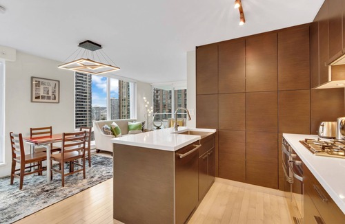 Yaletown Apartment | 2-bedroom apartment in upscale downtown Vancouver with jaccuzi and sauna