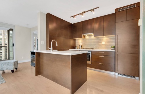 Yaletown Apartment | 2-bedroom apartment in upscale downtown Vancouver with jaccuzi and sauna