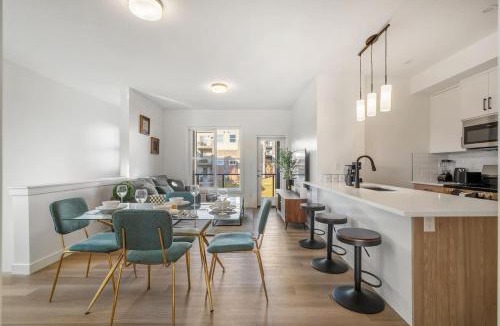 Springbank Hill House | 2 Bedroom Modern Townhouse Near Aspen Landing with Garage Parking, Fast Wi-Fi, Office, 2 Full Baths & Netflix