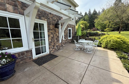 Bradner Apartment | 2 bedroom private suite on estate property