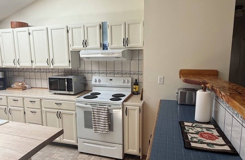 Vesuvius Cottage | 2 Bedroom Semi-Waterfront Cottage in Vesuvius, Salt Spring Island