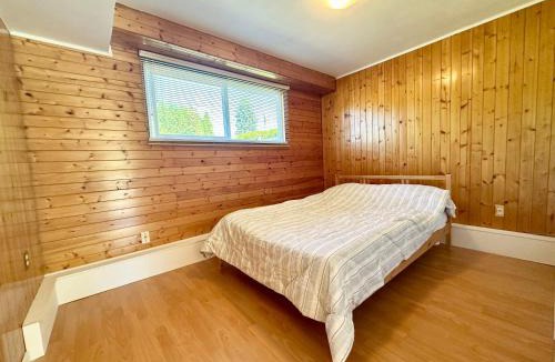 Richmond House | 2 Bedrooms Garden Suite with Living Room, Kitchen and Laundry near YVR Airport, Transit and Shopping Mall