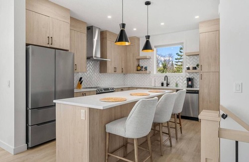 Southwest Calgary House | 2 King Beds | 3BR | Game Room | Garage |Mins to DT