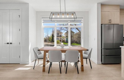 Southwest Calgary House | 2 King Beds | 3BR | Game Room | Garage |Mins to DT