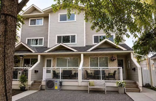 Bridgeland House | 2000sqft townhouse with AC near Downtown/Bow river