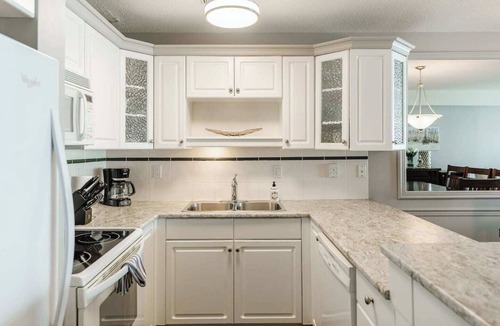 Central Okanagan Condo | 204 - Chic Home with Scenic Views - CasaLoma