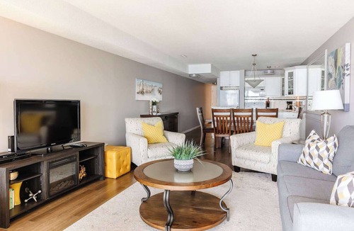 Central Okanagan Condo | 204 - Chic Home with Scenic Views - CasaLoma