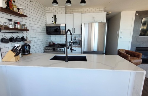 Downtown Vancouver Apartment | 29th Floor Condo in Yaletown. Message me at a.hostacny@gmail.com for details