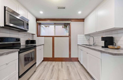 Northwest Calgary House | 2BR Cozy Suite Yoga Studio Retreat FREE Banff Pass